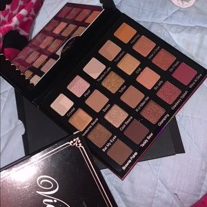 Violet Voss PRO HG Palette
